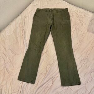 Old Navy Men's Khaki Chinos in Forest Green